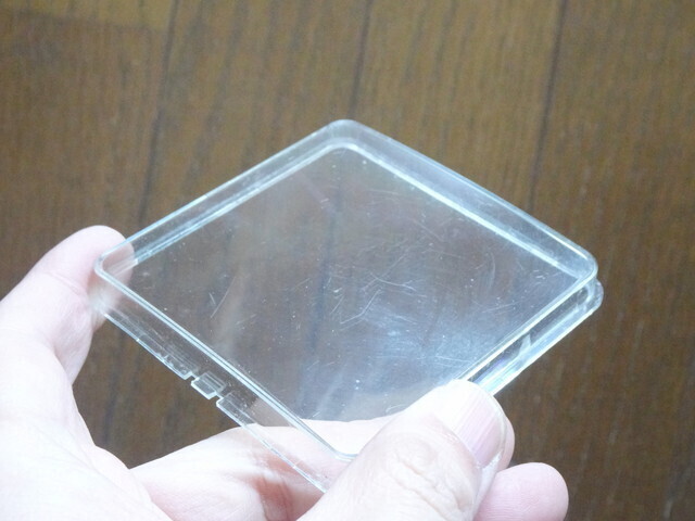 細かい傷で濁っている