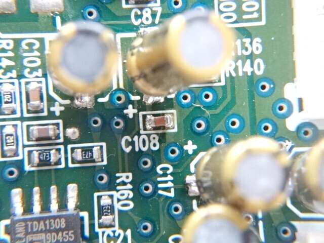 ハンダ付けし直したC108のチップコンデンサ