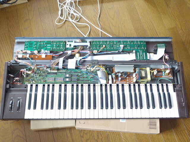 ヤマハDX7の簡単なオーバーホール: ナンチャッテ技術者の凸凹日記