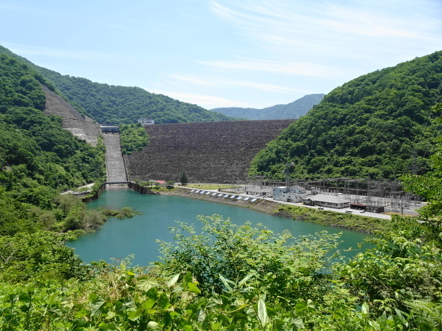 広角で撮影した九頭竜ダム