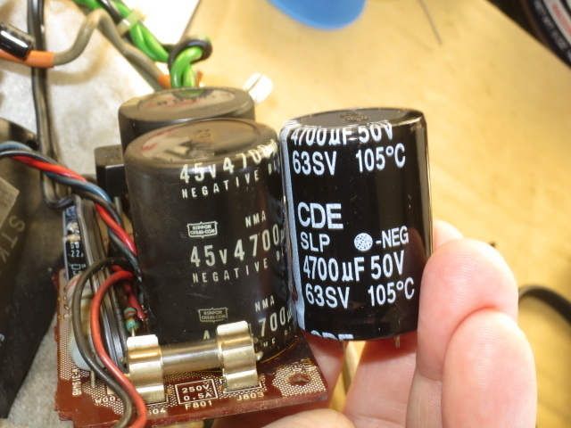 同サイズのコンデンサを発注しておいた