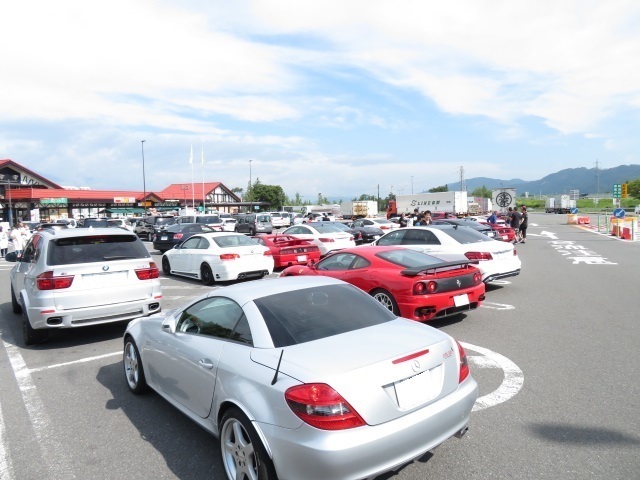 梓川SAに集まった参加車両