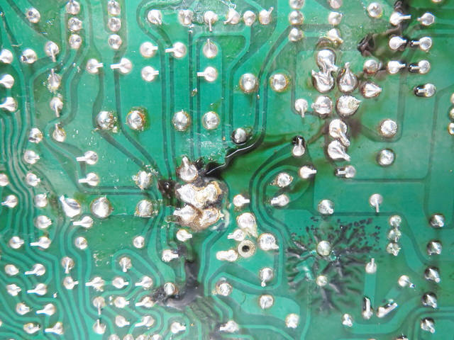 特に電力部は真っ黒