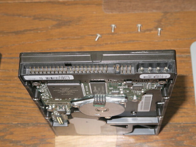 コルグD16XDのハードディスク交換: ナンチャッテ技術者の凸凹日記