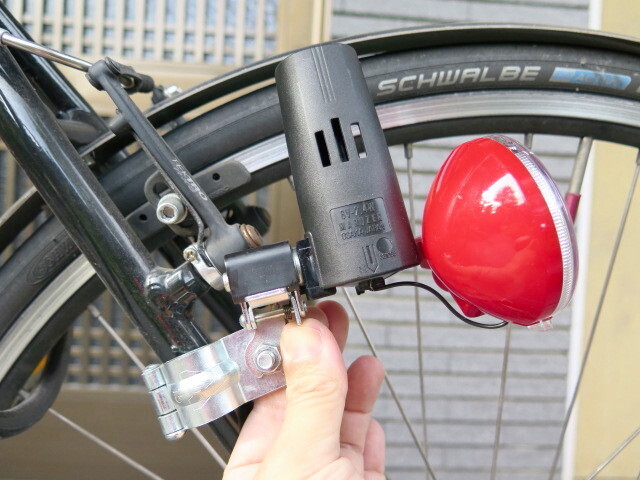 磁力発電の自転車ライト、AKW-3000マジ軽ロボ【廃盤】 マジ軽ロボ AKW-3000マジ軽ライト 電池不要 LEDライト LED